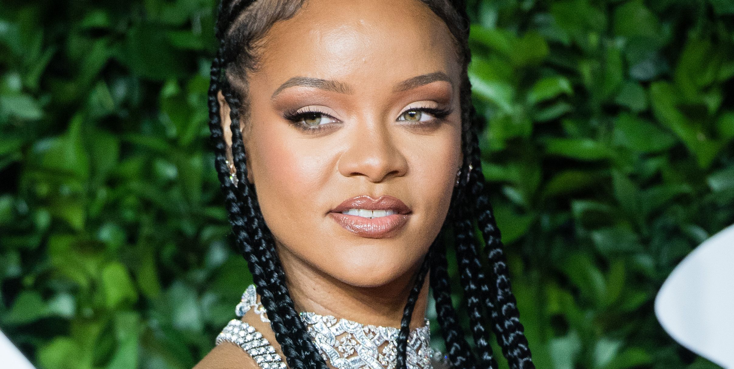 wp header logo 63 Rihanna con i capelli ricci naturali è pura body positivity, ed è la nostra musa beauty della settimana - Elle