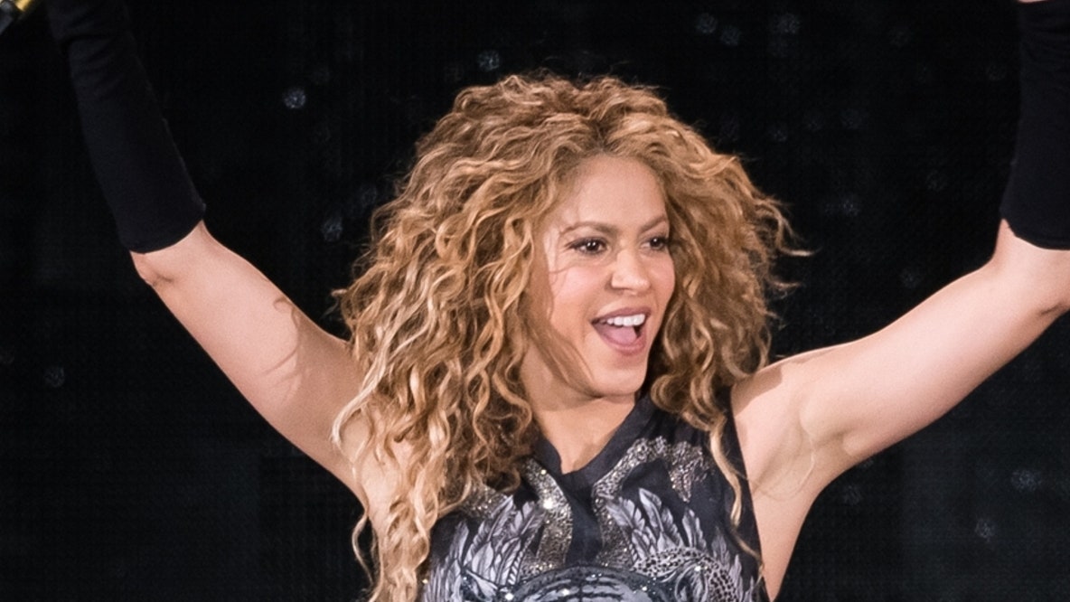 wp header logo 2 Shakira, 44 anni e una hair evolution pazzesca - Vanity Fair Italia